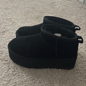 UGG platform boots, Black, Size 8
